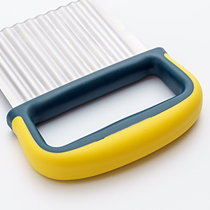Crinkle Cutter Knife, Potatoes Crinkle Fry Cut and Vegetable Cutter for Veggies, Stainless Steel Carrot Slicer（Yellow）
