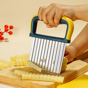 Crinkle Cutter Knife, Potatoes Crinkle Fry Cut and Vegetable Cutter for Veggies, Stainless Steel Carrot Slicer（Yellow）