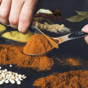 16 Pieces Measuring Cups and Magnetic Measuring Spoons Set Stainless Steel,8 Measure Cups with Silicone Handle and 7 Double Sided Magnetic Measure Spoons & 1 Leveler