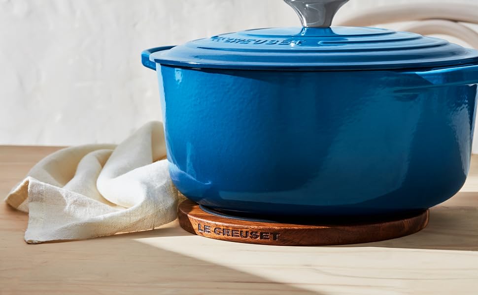 Le Creuset Magnetic Wooden Trivet, Acacia Wood with Black Silicone Rings