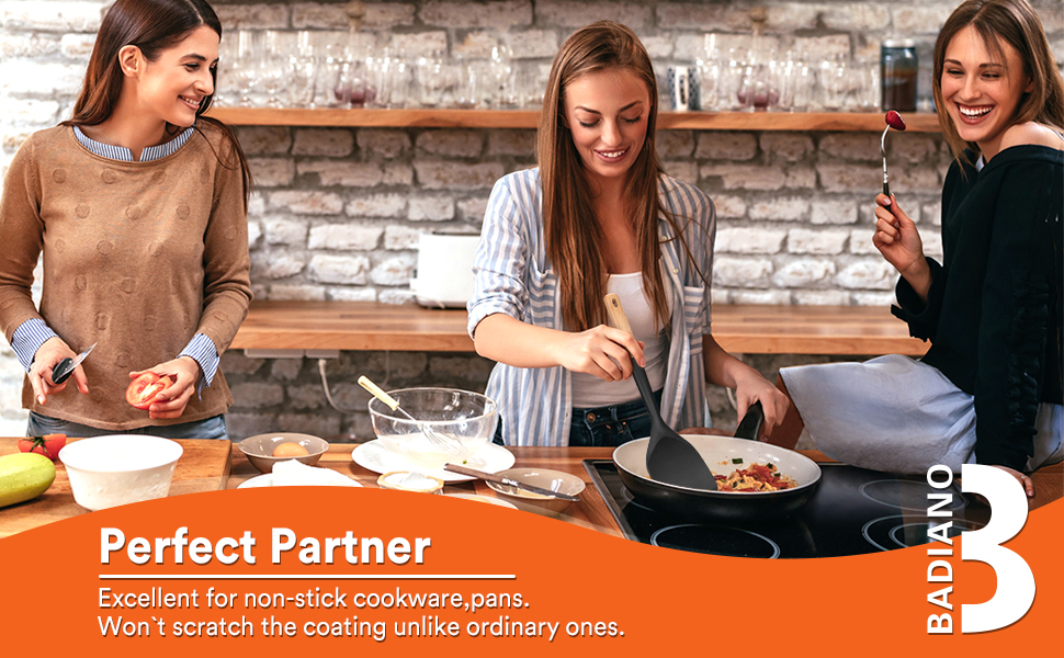 Pack of 2 Silicone Spatula, Non Stick Cooking Utensil Set Wooden Handle Kitchen Turner for Baking Mixing Grilling Serving Food Heat Resistant Non Scratch Hooks Included (Grey)