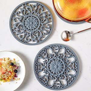 Extra Thick Silicone Trivet Mat for Hot Dishes, Hot Pots and Pans, Pot Holder, Hot Pad to Portect Your Table and Countertop, Kitchen Decor and Accessories,Black,Set of 3