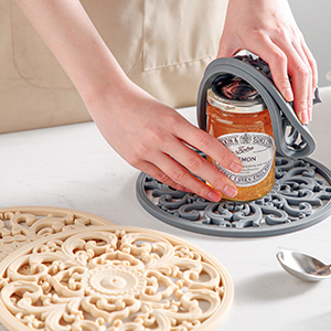 Extra Thick Silicone Trivet Mat for Hot Dishes, Hot Pots and Pans, Pot Holder, Hot Pad to Portect Your Table and Countertop, Kitchen Decor and Accessories,Black,Set of 3