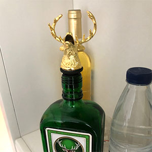 Wine Aerator Pourer, Stainless Steel Liqour Pourer with Bottle Stopper Retro Style Premium Wine Pourer Bottle Pour Spout Stopper (Wolf)