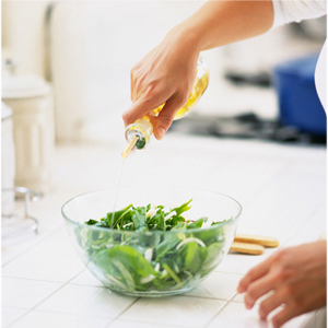 2 Pcs Liquor Pour Spouts, Stainless Steel Liquor Bottle Pourers with Rubber Dust Caps and Cleaning Brush,for Pours Liquid, Olive Oil, Wine(Gold)