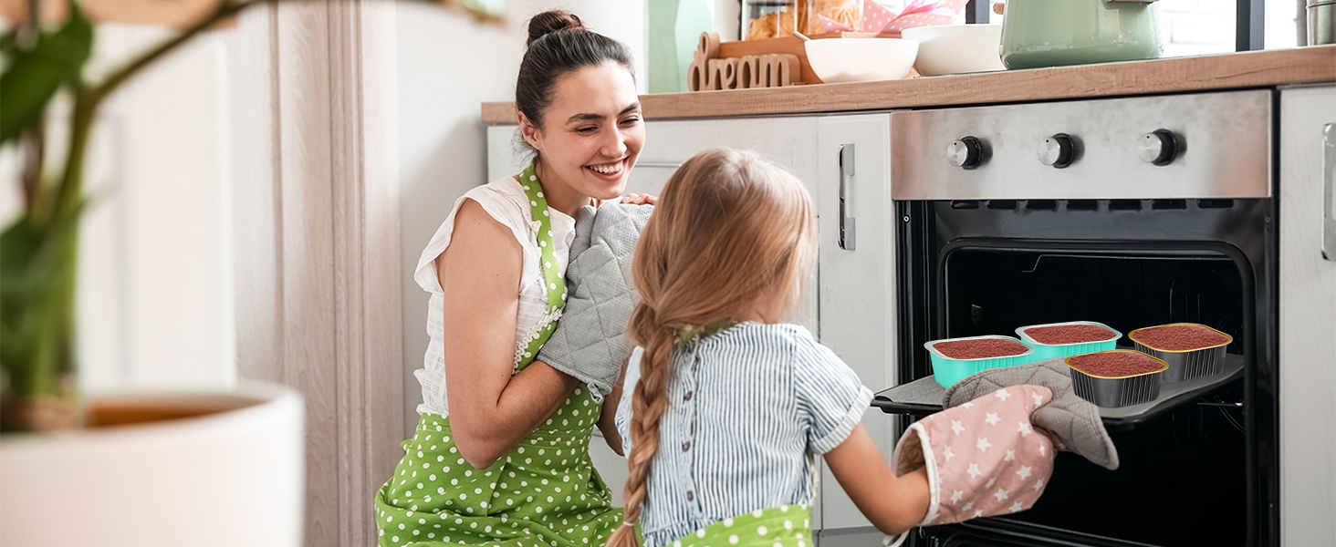 LNYZQUS 10oz Mini Cake Pans With Lids 40 Pack, Aluminum Foil Square Brownie Baking Cups,Disposable 4”x4” Large Cupcake Pan,Jumbo Muffin Tin Ramekins Holders-Pink