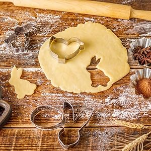 Easter Cookie Cutters, 5 Pieces Chick Carrot Egg Bunny Rabbite Shapes Metal Cookie Cutters Stainless Steel Sets Holiday Themed Baking Kit