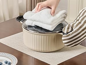 Leetaltree Beige Placemats Set of 4 - Heat Resistant Non-Slip Place mats for Dining Table, Washable Durable PVC Vinyl Woven Table Mats（Beige, 4）