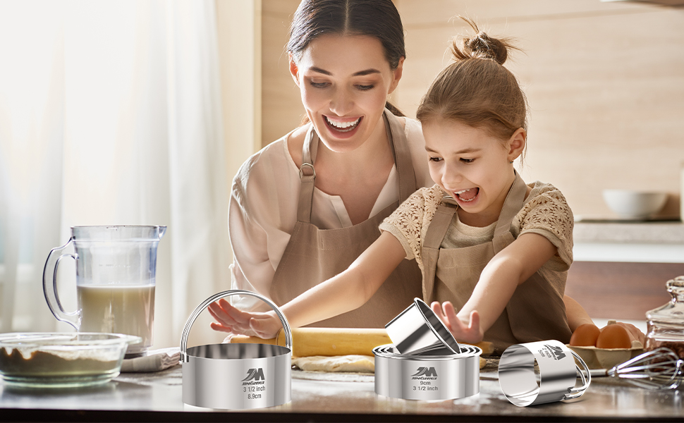 5 Pieces Circle Biscuit Cutter,Professional Stainless Steel Round Cookies Mold Tool with Handle for Baking GIFT Package