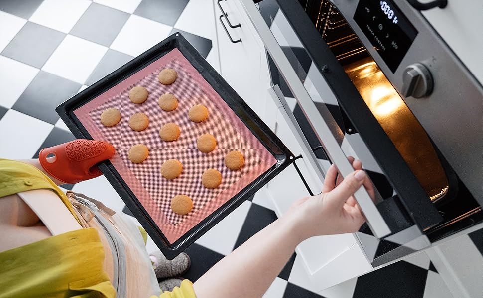 AMYONE Perforated Baking Mats, 2 PCS Pink Eclair Silicone Mat for Half Sheet, Non-Stick Reusable Oven Liners for Making Bread/Pizza/Pastry/Cookie 11 5/8