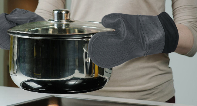 2Pcs Silicone Oven Mitts Waterproof and Non-Slip Temperature Resistant to 500°F 13 inches Grey