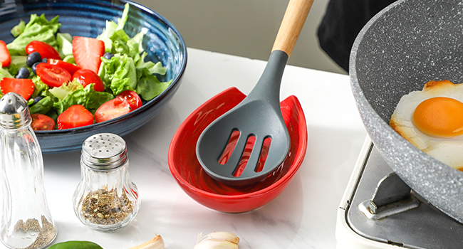 Hasense Spoon Rest for Stove Top, Large Ceramic Cooking Spoon Holder for Kitchen Counter, Porcelain Spatula Rest for Kitchen Utensils, Ladle and Tong, Home and Coffee Bar Decor, Red