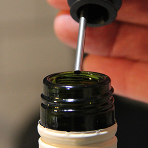 Happy Hour Sea Turtle Wine Pourer - Stopper, Aerator, and Perfect Pourer