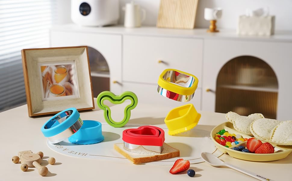 Uncrustable Sandwich Cutter 4 Pieces 4 Inches