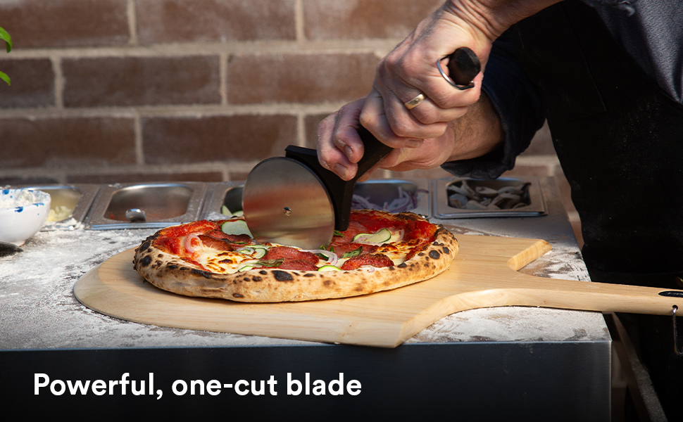 Everdure Pizza Cutter Wheel - Powerful One-Cut Stainless Steel Blade, Durable and Comfortable Grip, Protective Case Included, Dishwasher Safe, Ideal for Pizza Lovers, Chefs, Cooks, Bakers