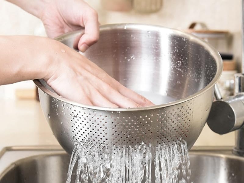 Rice Washer Strainer Bowl, Stainless Steel Quinoa Washing Bowl With Side Drainers Colander for Cleaning Rinsing Fruits, Vegetables, and Beans - Versatile Kitchen Tool