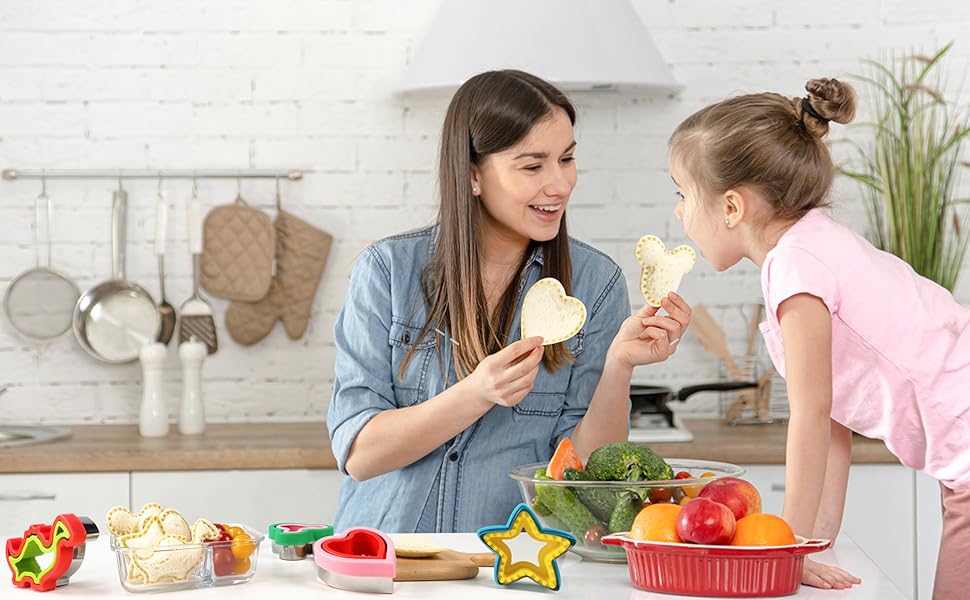 Sandwich Cutter and Sealer, Sandwich Cutter for Kids 5 PCS（BIG）, Decruster Sandwich Maker, Great for Lunchbox and Bento Box - Boys and Girls Kids Lunch