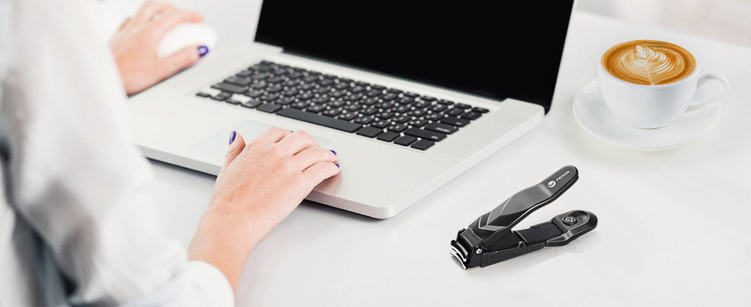 Nail Clippers for Men Women with Catcher - No Mess,Self-Collecting Heavy Duty Nail Clippers for Fingernails & Toenails, for Adult,Home,Travel,Gifts (No Splash Design)