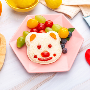 Sandwich Cutters for Kids Lunch LARGE 6 Pcs, Kimfead Sandwich Maker, Cookie Cutters Set, Dinosaur Mouse Heart Star Bear