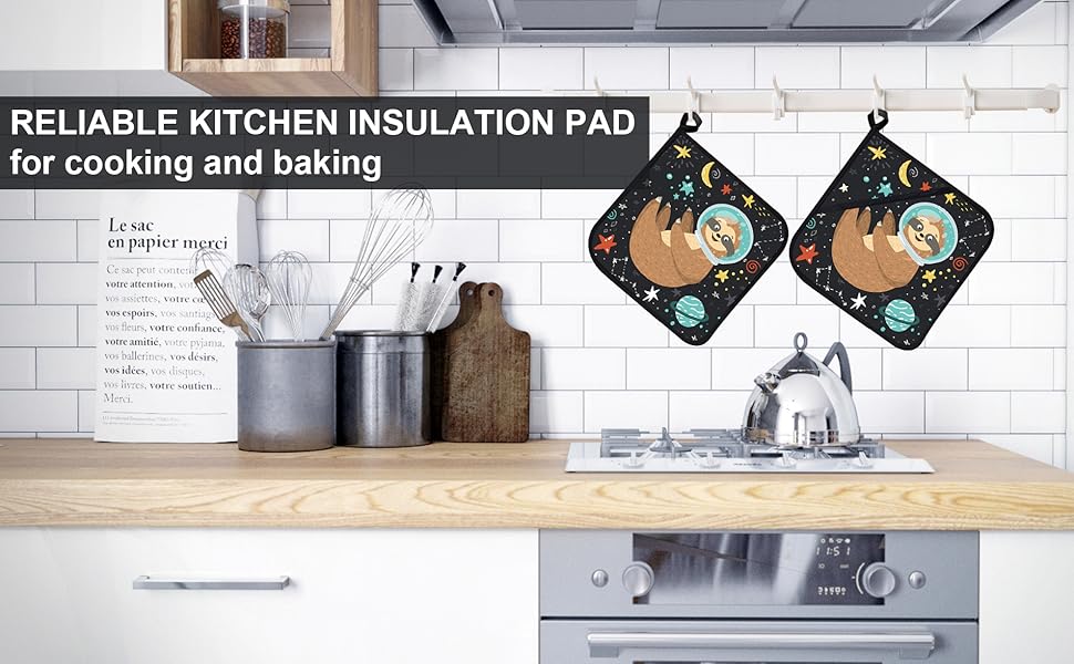 Ladybugs Pot Holders Set of 2 Heat Resistant & Non Slip Potholders, Red Romantic Flowers Oven Hot Pads for Kitchen Cooking Baking Barbecue