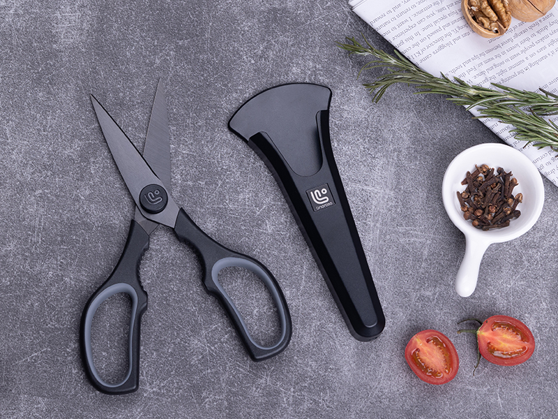 Linoroso Kitchen Scissors All Purpose Kitchen Shears with Magnetic Holder, Soft Grip Handle Cooking Scissors Dishwasher Safe with Come Apart Blade Heavy Duty Scissors for Meat, Vegetable, Herb, Black