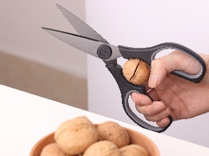 Linoroso Kitchen Scissors All Purpose Kitchen Shears with Magnetic Holder, Soft Grip Handle Cooking Scissors Dishwasher Safe with Come Apart Blade Heavy Duty Scissors for Meat, Vegetable, Herb, Black