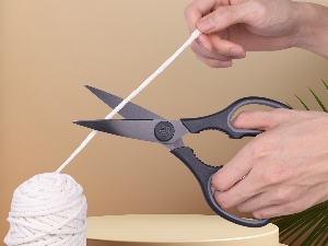 Linoroso Kitchen Scissors All Purpose Kitchen Shears with Magnetic Holder, Soft Grip Handle Cooking Scissors Dishwasher Safe with Come Apart Blade Heavy Duty Scissors for Meat, Vegetable, Herb, Black