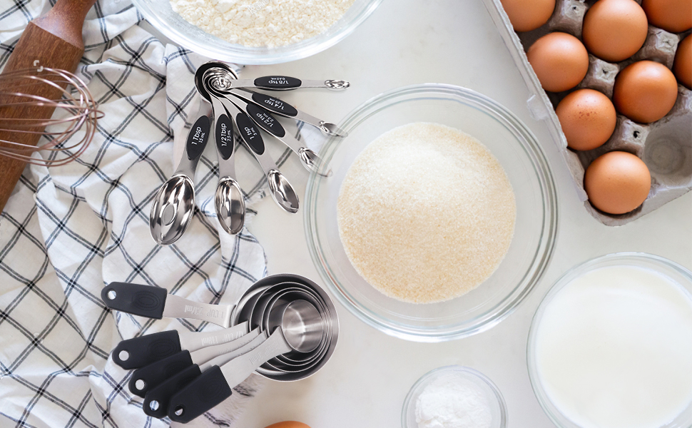 Magnetic Measuring cups and spoons Set, 5 Stainless Steel Magnetic Measuring Cup and 8 Double Sided Measuring Spoons with 1 Leveler，Kitchen Gadgets for Cooking & Baking