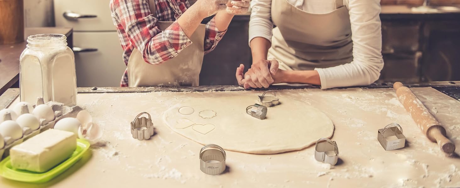 ALLTOP Round Biscuit Cutters with Handle, Stainless Steel Baking Essential Tool for Effortless Circle Cookie Shaping,Pastry,Cake Decoration Creation–Precise Cut for Dumpling,Scone, Donut-5 Pcs