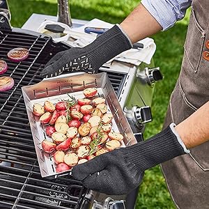 HENCKELS Meat Digital Thermometer, Instant Read BBQ Thermometer with Foldable Probe, Backlit Display and °C/°F Button, Grill Thermometer for Cooking, Smoking, Grilling & Turkey