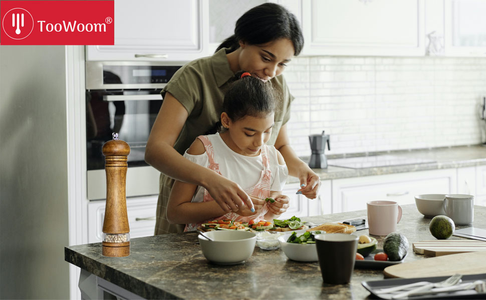 Pepper Grinder Salt Grinder Wooden Pepper Mill Grinder w/Adjustable Coarse, 5 inch Tall Wood Refillable Manual Pepper Grinder Mill Peppermill for Black Peppercorn, Easy Clean