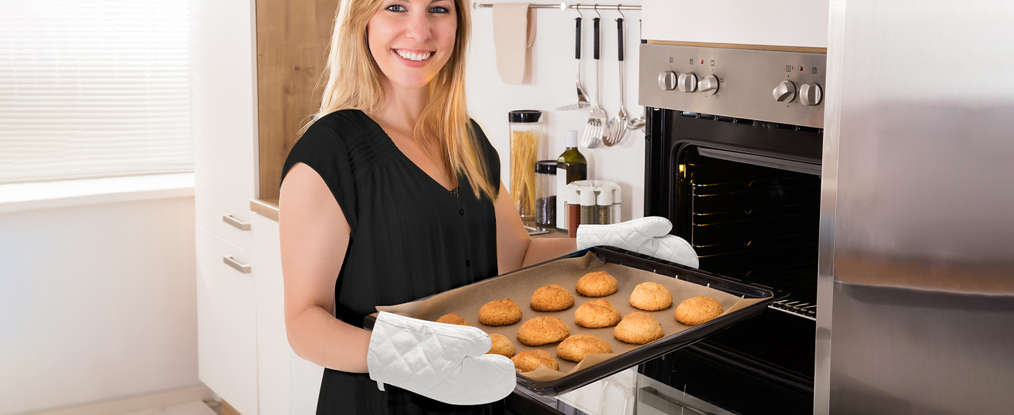 GROBRO7 6Pcs Cotton Oven Mitts and Pot Holders Set Heat Resistant Hot Pads Machine Washable BBQ Gloves with Hanging Loop Durable Pocket Pot Holder for Kitchen Baking Grilling Cooking White