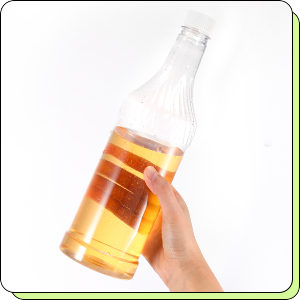 Dandat 32 oz Plastic Long Neck Bottles with Pourer and Caps Plastic Juice Pour Bottles with Stainless Steel Pourer Tapered Spout for Liquor Juice(Silver,4 Pcs)