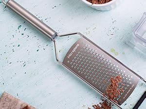 Microplane Professional Series Kitchen Grater new Fine for Hard Cheese, Citrus Fruits, Garlic, Chili, Cinnamon and Nutmeg with Stainless Steel Blades - Made in USA