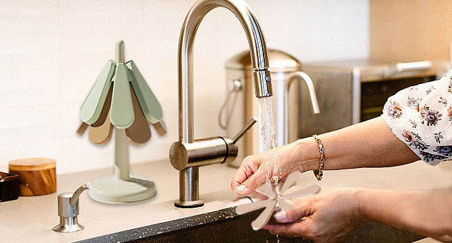 Tree Coasters, Trivets for Hot Dishes, Foldable Treevet Coaster Set, Non-Slip Resistant Trivet Tree for Teapot Pans Kitchen Decor Meets Functionality (3 Trivet + 1 Stand)