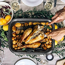 JY COOKMENT Roasting Pan With Lid and Rack, 21' Rectangular, 25lb Turkey Roaster Pot, Large Oven Roaster Tray, V-Rack and Versatile Lid Bone Turkey Baster