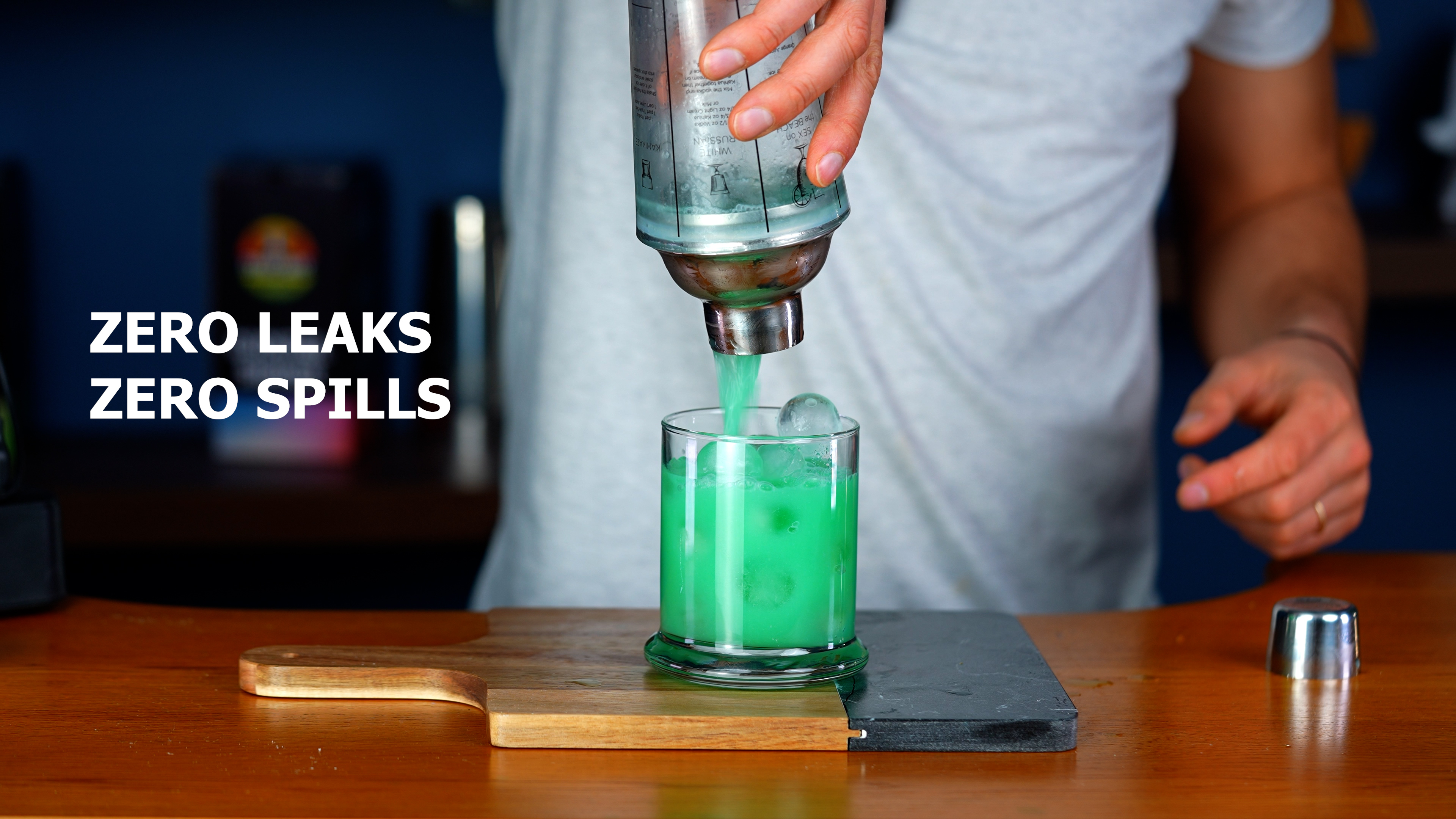 EVERYDAY COCKTAIL - Professional Glass Cocktail Shaker 14 oz, Martini Shaker with Recipes and Measurements, Built-in Strainer and Leakproof Seal, Clear Bar Tool for Margaritas, Martinis