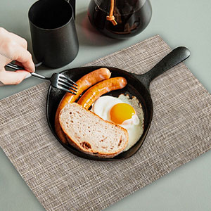 Vinyl Placemats Set of 4, PVC Woven Washable Non-Slip Table Mats, Heat Resistant Wrinkle Free Place Mats for Dining Table, Easy to Clean (4, Navy Blue)