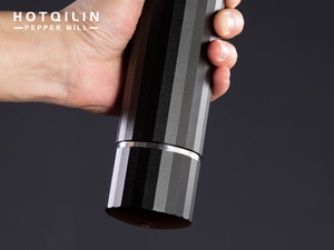 Heavy Duty Metal Pepper Grinder, Professional Manual Pepper Grinder with Adjustable Coarseness, Pepper Mill with Magnetic Powder Chamber, Refillable Pepper Mill for Spices, High Output