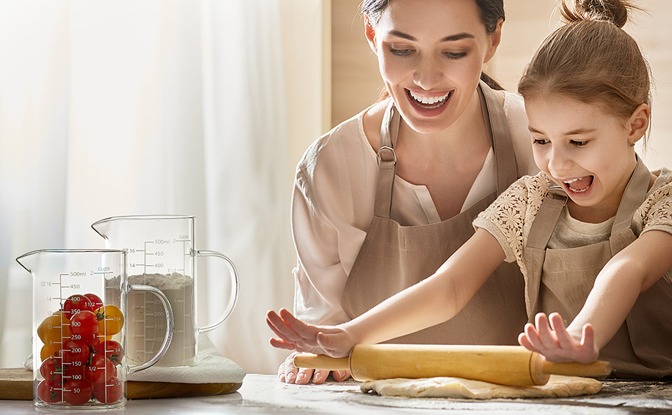 500ML 2 CUP Glass Liquid Measuring Cup With Handle, High Borosilicate Glass Three Scales (OZ, Cup, ML/CC) for Kitchen or Restaurant, V-Shaped Spout Glass Measuring Beaker, Easy To Read