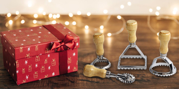 Ravioli Stamp Maker Cutter with Roller Wheel Set, Large Size Aluminum Press with Wooden Handle and Fluted Edge, Ravioli Maker Stamp for Ravioli, Pasta, Dumplings Lasagna, Pierogi, Set of 4