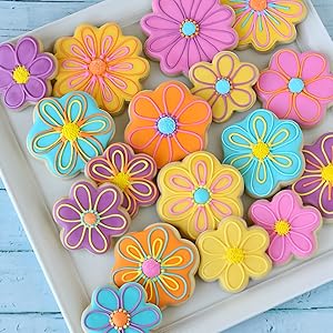 Flower Cookie Cutters Set,Stainless Steel Sandwiches Cutters Biscuit Molds for Kids,5pcs Sturdy Cutters for Cookies,Sandwiches,Small to Large Size of 2.05