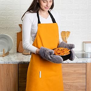 Oven Mitts and Pot Holders Set for Kitchen | 4 Pc Set| Heat Resistant Up to 500°F | Non-Slip Silicone Strips | Grey Kitchen Accessories | Includes 2 Hot Pads & 2 Cooking Mitts