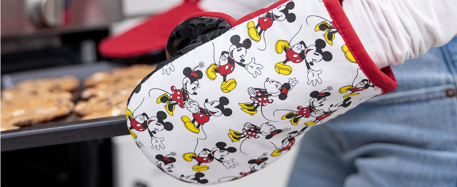 Disney Oven Mitts 2-Pack - 5.5” x 7.5” Heat-Resistant Mini Oven Mitts with Non-Slip Printed Silicone Disney Silhouettes - Pot Holders for Kitchen - Mickey & Minnie, Stitch, Winnie the Pooh