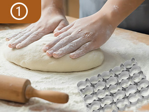 Cracker Cutter for Gold Fish,Stainless Steels Small Cookie Cutters,25 Cavity Fish Cookie Cutter,Mini Gold Molds for Crackers,Non-stick Dough