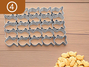 Cracker Cutter for Gold Fish,Stainless Steels Small Cookie Cutters,25 Cavity Fish Cookie Cutter,Mini Gold Molds for Crackers,Non-stick Dough
