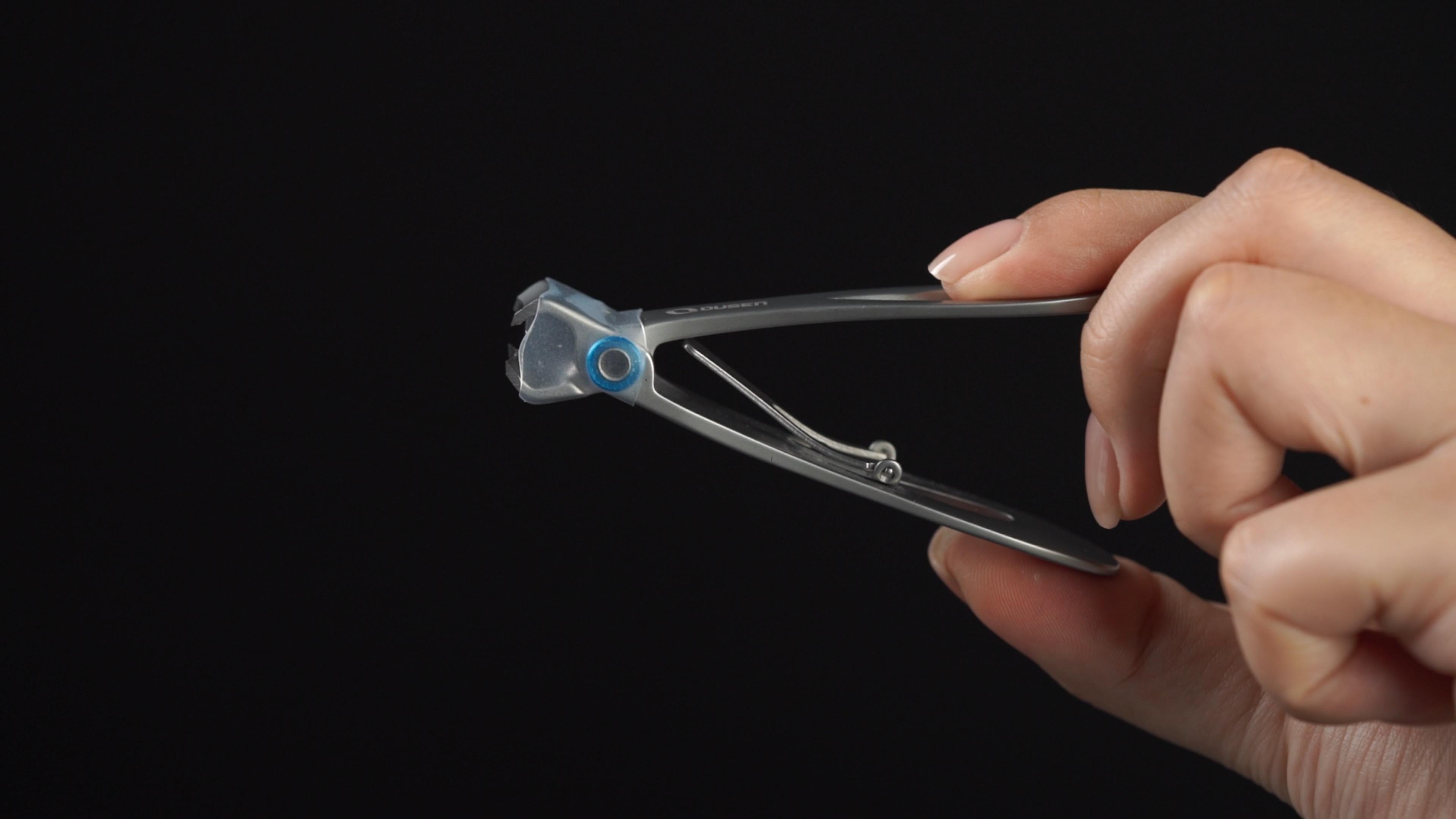 Nail Clippers with Catcher - Anti Splash Wide Jaw Opening Thick Toenail Clippers for Seniors | Self-Collecting Fingernail Cutter Heavy Duty Toe Nail Clippers for Men & Women | Silver | L