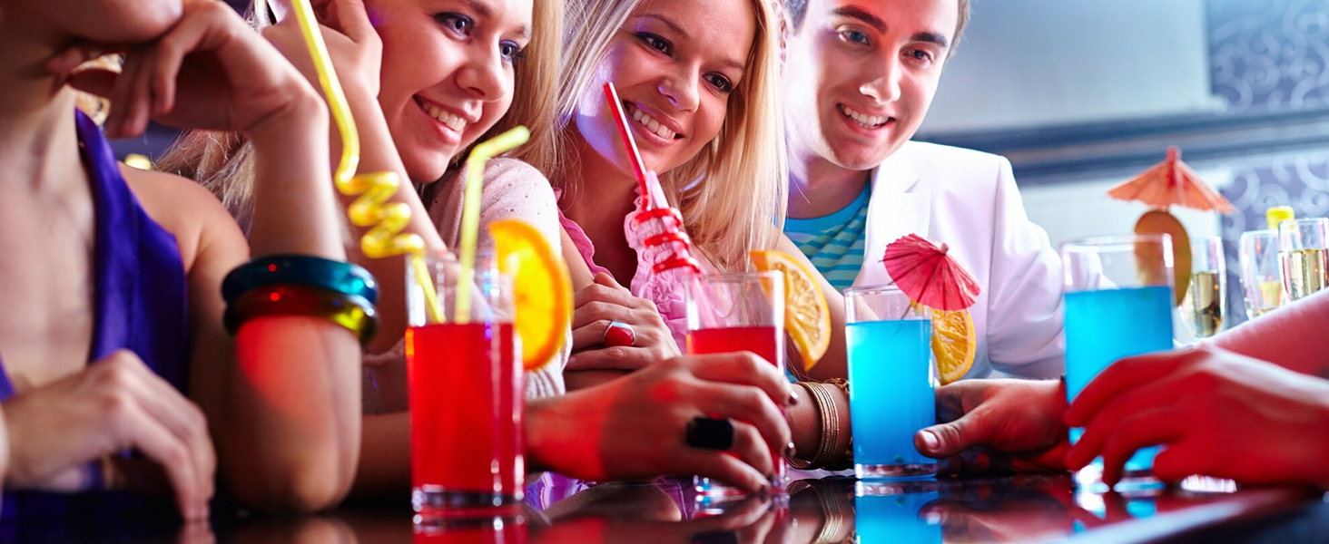 Stainless Steel Cocktail Shaker, 3-Piece Mixology Bartender kit, Bar Set with 18oz & 28oz Mixed Drink Shaker, Cocktail Tin Hawthorne Strainer