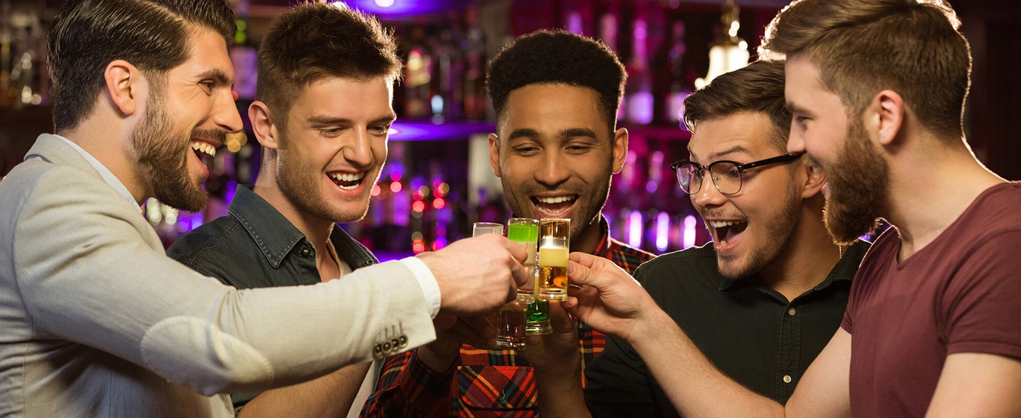 Stainless Steel Cocktail Shaker, 3-Piece Mixology Bartender kit, Bar Set with 18oz & 28oz Mixed Drink Shaker, Cocktail Tin Hawthorne Strainer