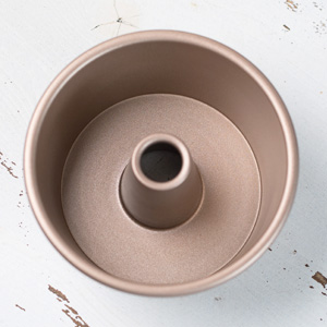 3.5-Inch Mini Angel Food Cake Pan Set,6pcs Nonstick Fluted Tube Pan,Small Chiffon Baking Cup, Carbon Steel Round Cake Mold,Tube Bakeware for Oven Baking for Making Jello,Chocoflan,Flan(Gold)